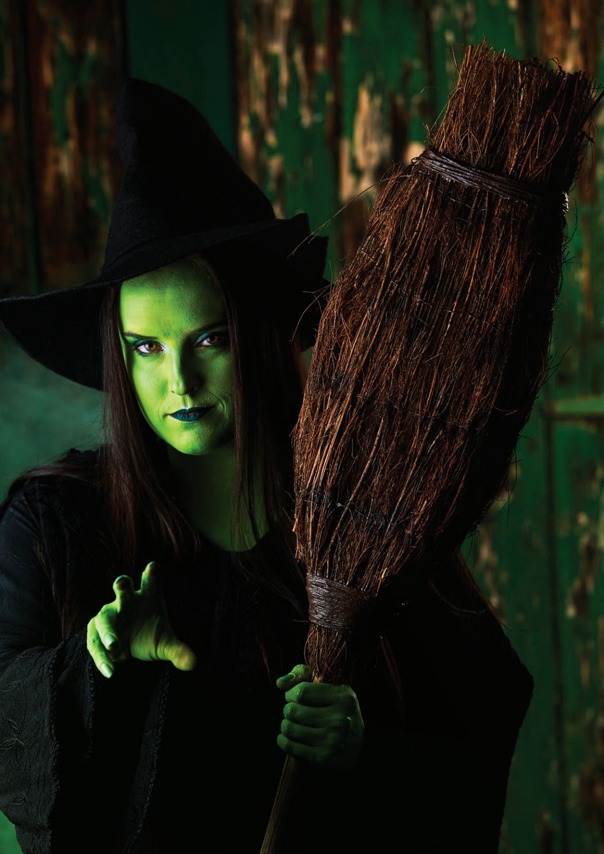 Elphaba portrait opposite the welcome message